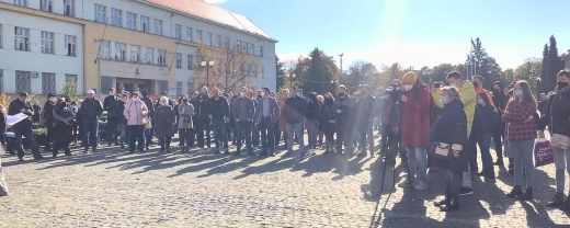 В Ужгороді підприємці та батьки дошкільнят і школярів протестують проти суворих карантинних обмежень (ФОТО)