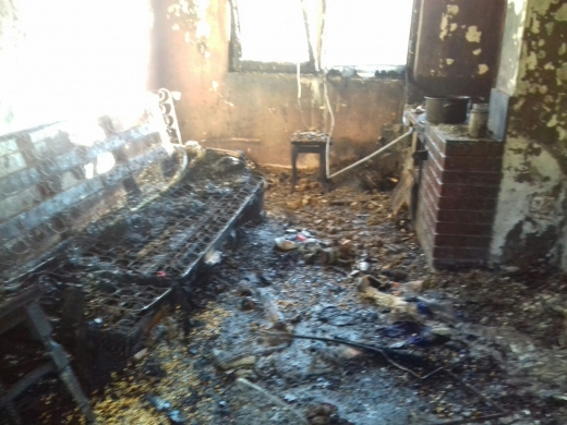 Гасити пожежу збіглися сусіди: на Тячівщині горів будинок пенсіонерки