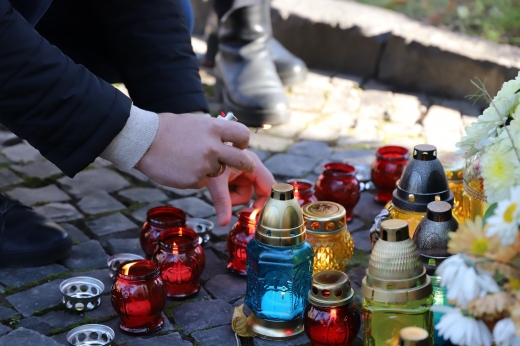 В Ужгороді вшанували пам'ять Героїв Майдану та війни на сході країни (ФОТО)
