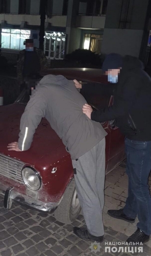 У Мукачеві 34-річний чоловік вкрав у пенсіонера автомобіль, щоб здати на металобрухт (ФОТО)
