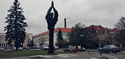 В Ужгороді пошкодили монумент жертвам Голодомору 