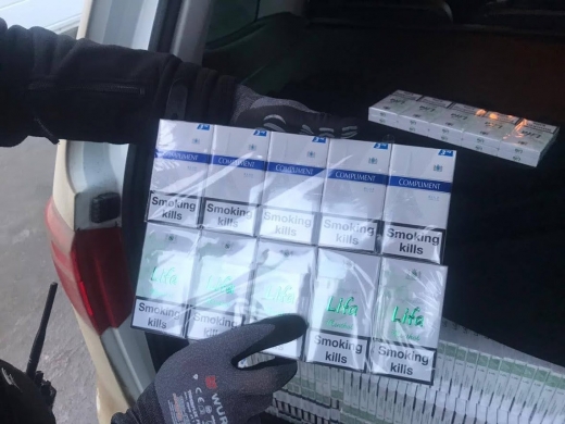 У ПП "Лужанка" в автівці іноземця з дипломатичним паспортом виявили контрабанду цигарок 