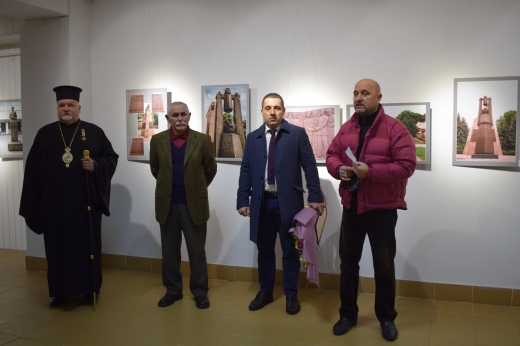 У галереї "Ужгород" стартувала ювілейна виставка закарпатського скульптора Василя Олашина