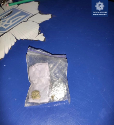 У Мукачеві у велосипедиста поліція виявила наркотики (ФОТО)