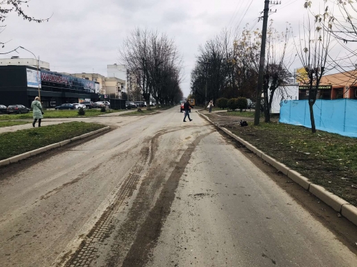 Забудовників в Ужгороді притягнуть до адмінвідповідальності за виїзд із будівництва вантажівок із брудними колесами