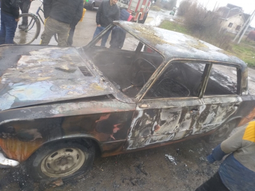 В Ужгороді під час руху загорілася автівка