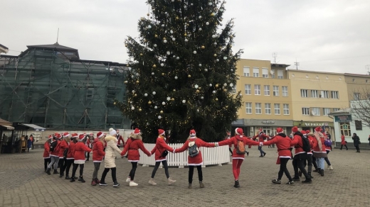 В Ужгороді відбувся традиційний парад Миколайчиків 