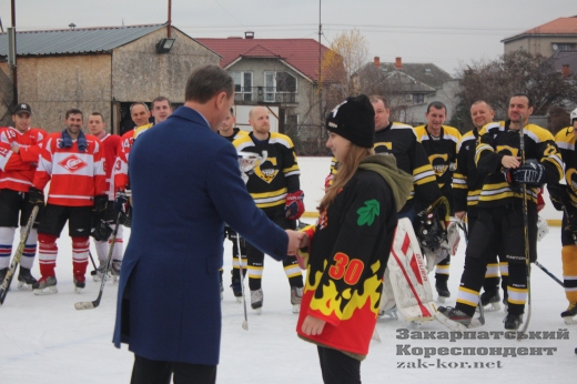 В Ужгород повернувся хокей: хокеїсти розіграли кубок відкриття