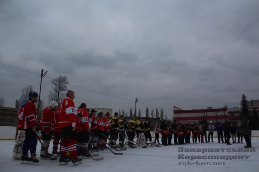 В Ужгород повернувся хокей: хокеїсти розіграли кубок відкриття