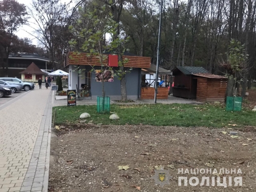 В одному з парків Ужгорода незаконно привласнили нерухомість