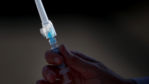 Скандал з вакцинацією у Польщі: щеплення від COVID-19 першими отримали зірки