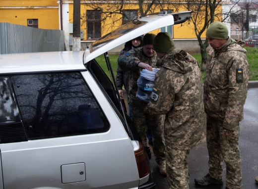 Працівники міської ради Ужгорода підтримали військових, які їдуть на Схід