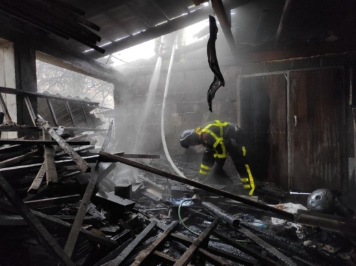 Вогнеборці Хуста ліквідували дві пожежі у житловому секторі