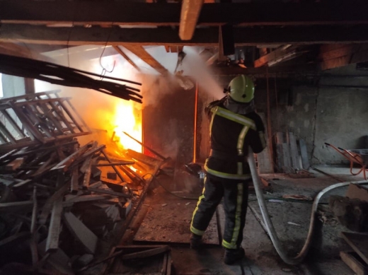 Вогнеборці Хуста ліквідували дві пожежі у житловому секторі