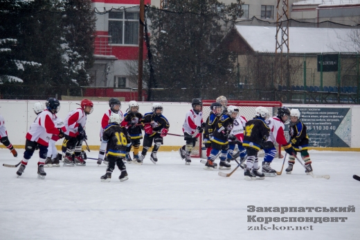 Яскраве свято дитячого хокею відбулося в Ужгороді (ФОТО)