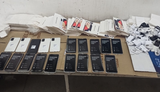 У ПП "Тиса" в автомобілі знайшли 21 прихований телефон «Samsung» 