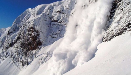 Закарпатські рятувальники попереджають про сніголавинну небезпеку в горах