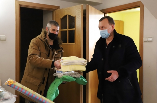 Ужгородські батьки новонароджених знову зможуть отримати "пакунки малюка"