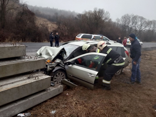 Автотроща на Закарпатті: водій помер на місці
