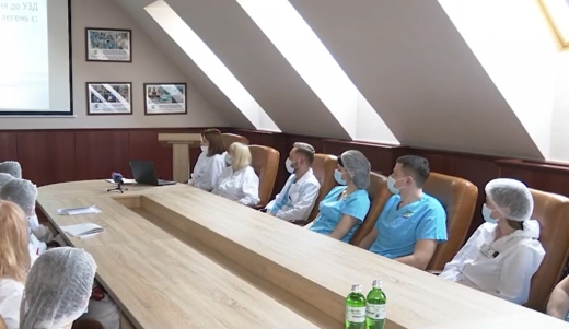Рентгенологи, сімейні лікарі, терапевти, педіатри, пульмонологи зібралися за круглим столом в Ужгороді