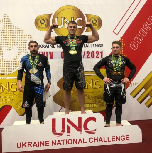 На міжнародному турнірі з джиу-джитсу спортсмени з Ужгорода здобули 10 медалей