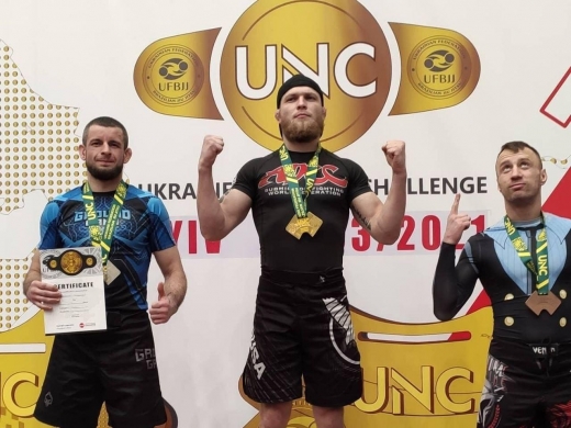 На міжнародному турнірі з джиу-джитсу спортсмени з Ужгорода здобули 10 медалей