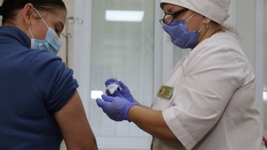 В Україні розпочався другий етап вакцинації – щеплять сімейних лікарів