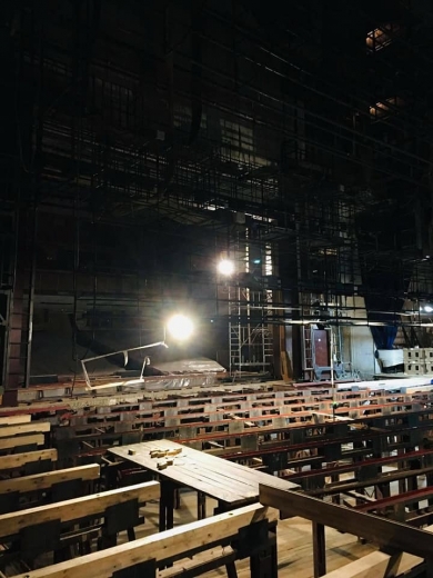 У Закарпатському облмуздрамтеатрі тривають ремонтні роботи з оновлення сцени