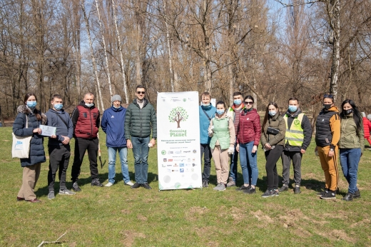 В Ужгороді висадили 500 дерев в рамках Всеукраїнської акції з озеленення «Greening of the Planet»