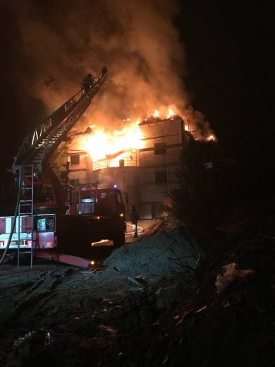 В Ужгороді рятувальники гасили пожежу в готелі (ФОТО)