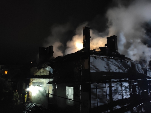 В Ужгороді рятувальники гасили пожежу в готелі (ФОТО)