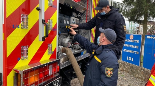 Тест-драйв нового пожежного авто провели хустські рятувальники