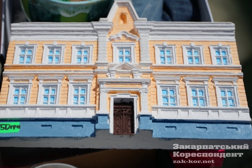 В Ужгороді на площі Театральній – великодній та благодійний ярмарки (фоторепортаж)