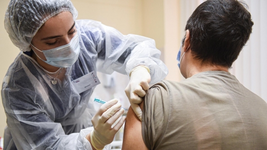 Другий день поспіль в Україні від COVID-19 вакцинували понад 70 тисяч людей – МОЗ