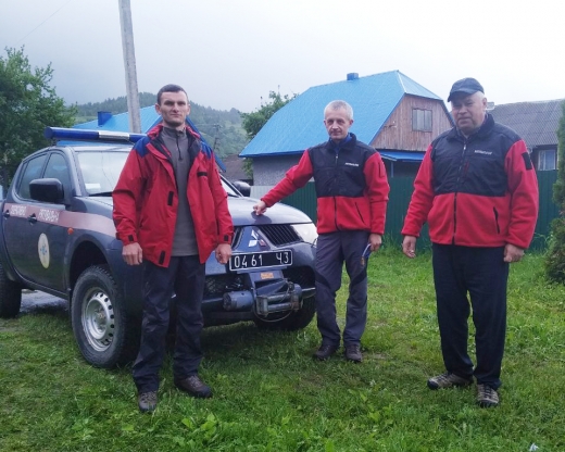 Закарпатські рятувальники знайшли туристку з Харківщини, яка заблукала в Карпатах