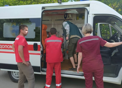 Гірські рятувальники транспортували туриста, якого вкусила змія