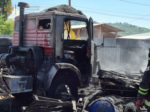 За добу на Закарпатті від вогню постраждали чотири транспортні засоби