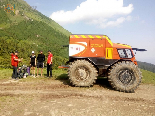 Рахівські гірські рятувальники надали допомогу туристу з Києва