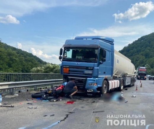 Смертельна аварія на Мукачівщині: не розминулися вантажівка та мотоцикл