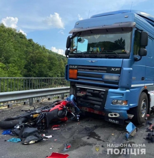 Смертельна аварія на Мукачівщині: не розминулися вантажівка та мотоцикл