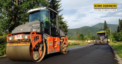 На Хустщині відновлюють дорогу до однієї з туристичних родзинок
