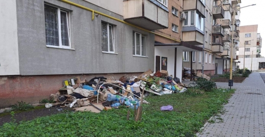 В Ужгороді склали протоколи за викидання сміття та утворення стихійних сміттєзвалищ