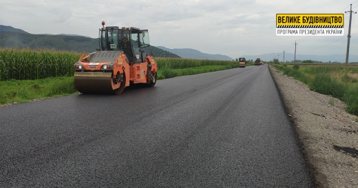 Між селами Велятино та Модьорош відновлюють дорогу регіонального значення