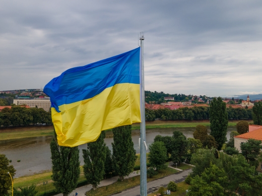 В Ужгороді встановили найвищий на Закарпатті Державний прапор України