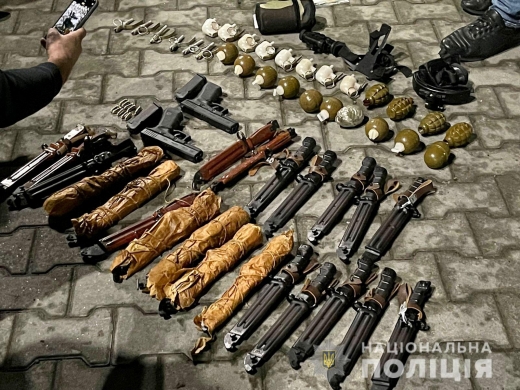 В Мукачеві затримали організатора каналу постачання зброї
