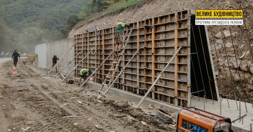 Будівництво підпірних стінок в урочищі Кузій на Рахівщині триває