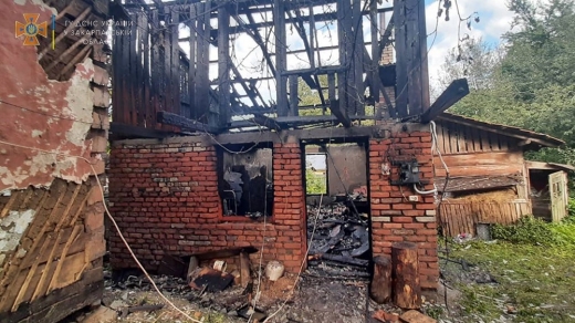 Трагічна подія на Рахівщині: на пожежі загинула 84-річна жінка