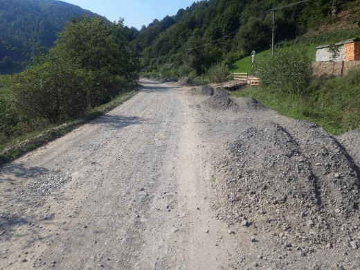 На Закарпатті відновлюють дорогу, що є частиною «Малого карпатського кола»