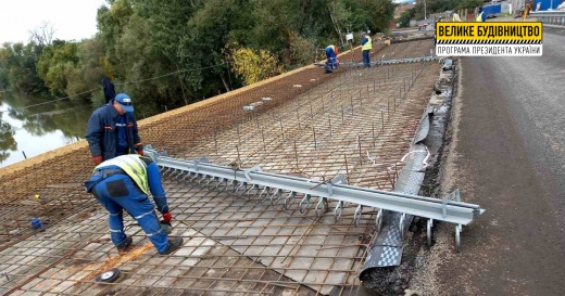 На Берегівщині ремонтують 74-метровий міст і дорогу між селами Мужієво та Бене