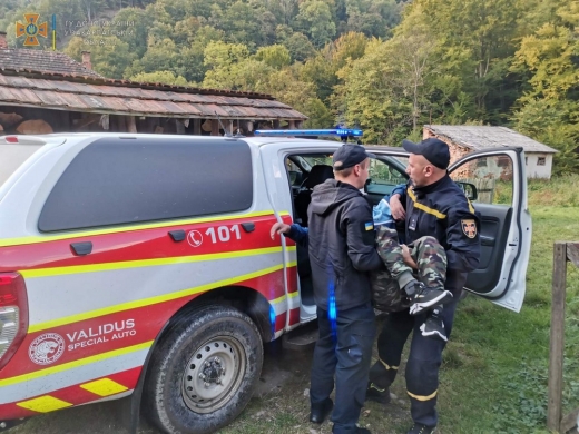 На Мукачівщині рятувальники надали допомогу медикам, що не могли дістатися до хворого